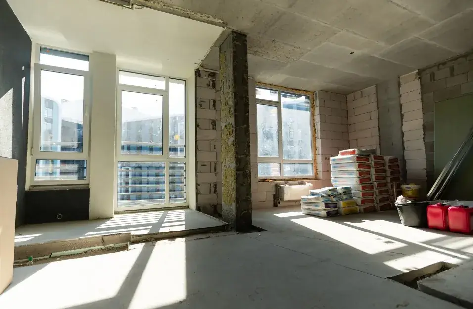 Vivienda en obras durante una pequeña reforma interior con tabiquería en Huelva